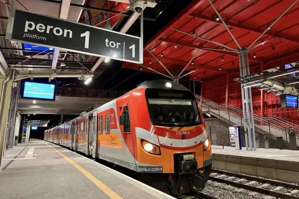 Gdańsk Lotnisko Dworzec Główny: Taxi, pociąg, bus. Która opcja najlepsza?