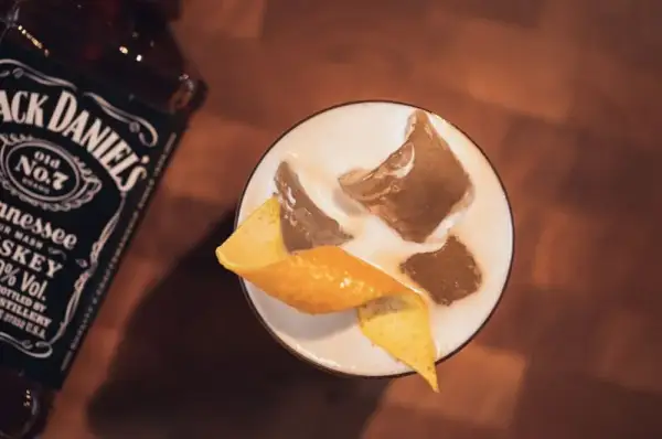 Najlepsze drinki z Jack Daniel's – proste przepisy na wyjątkowe koktajle