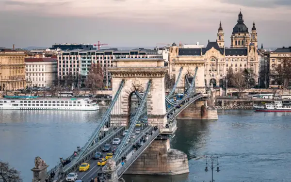 Gdzie kupić najlepsze pamiątki w Budapeszcie? Sprawdź najlepsze miejsca i uniknij turystycznych pułapek!
