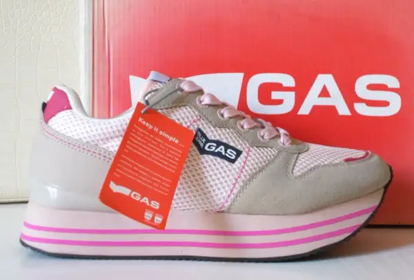 Sneakers rosa e beige con plateau, marchio GAS ben visibile.