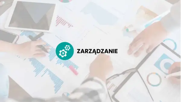 Grafika z ikoną kół zębatych i napisem "ZARZĄDZANIE" na tle dokumentów z wykresami.