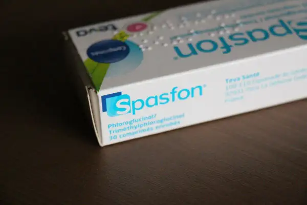 Boîte de Spasfon, un médicament pour la vessie hyperactive. 30 comprimés enrobés.