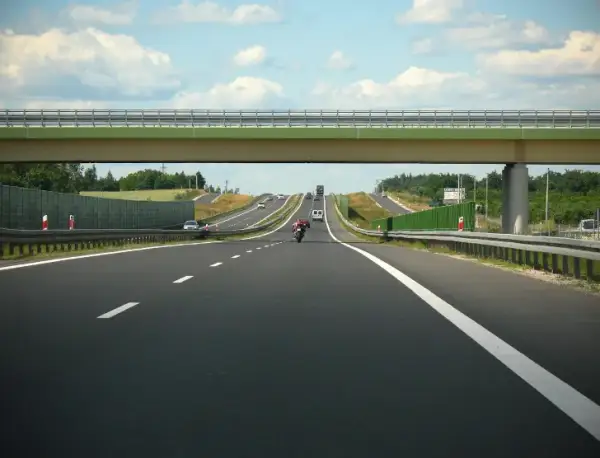 Czy na autostradzie A1 można płacić kartą? Sprawdź dostępne metody płatności!