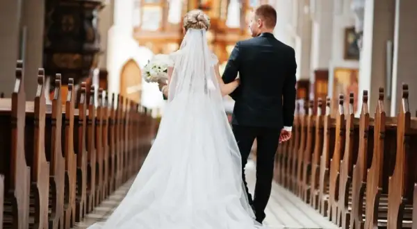 Jak układać długi welon w kościele, aby uniknąć najczęstszych błędów