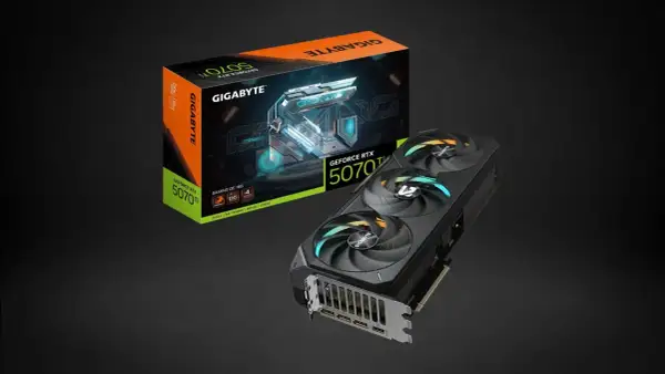Gigabyte GeForce RTX 5070 Ti Grafikkarte mit Verpackung. "Ti" bei Grafikkarten steht für verbesserte Leistung.