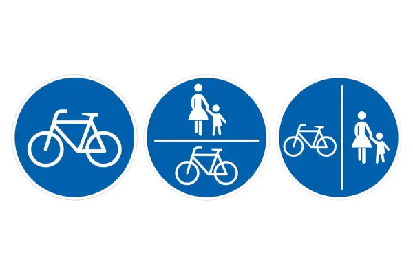 Drei blaue Verkehrsschilder: Fahrrad, getrennter Radweg markierung für Radfahrer und Fußgänger, und kombinierter Rad- und Fußweg.