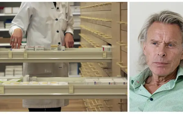 En person i vit rock hanterar mediciner i ett apotek. Bredvid syns en man med grått hår. Kanske en patient som besöker sin psykiatri.