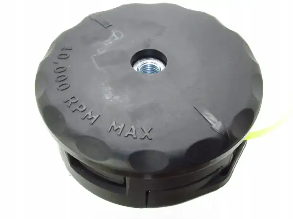 Głowica podkaszarki z instrukcją, jak założyć żyłkę do podkaszarki. Widoczna żółta żyłka i napis "10.000 RPM MAX".