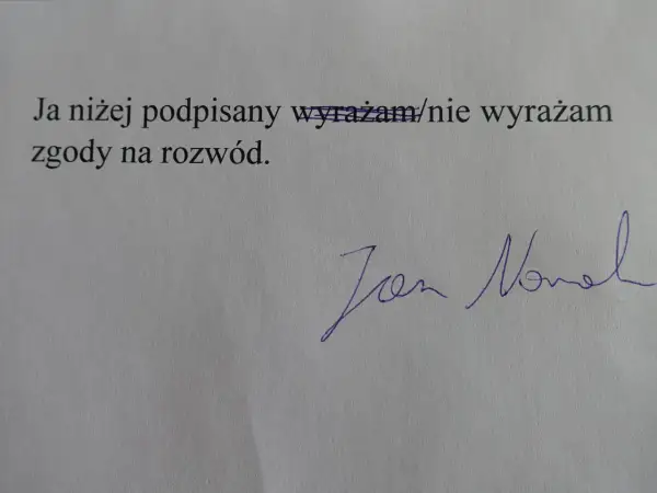 Podpis pod tekstem "Ja niżej podpisany wyrażam/nie wyrażam zgody na rozwód." - to ważny krok, gdy zastanawiasz się, jak złożyć pozew rozwodowy.