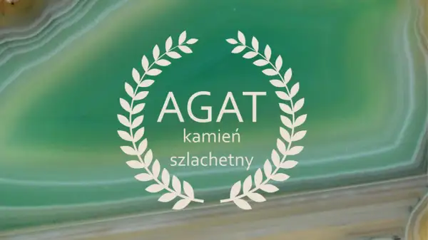 Agat, kamień szlachetny, często kojarzony ze znakiem zodiaku, na tle zielonego agatu.