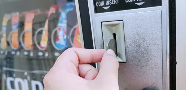 Ile kosztuje wynajem automatu vendingowego? Poznaj ukryte koszty