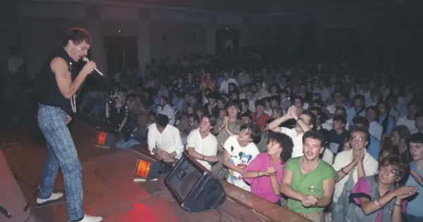 Koncert Lady Pank, tłum skanduje "Zamki na piasku".
