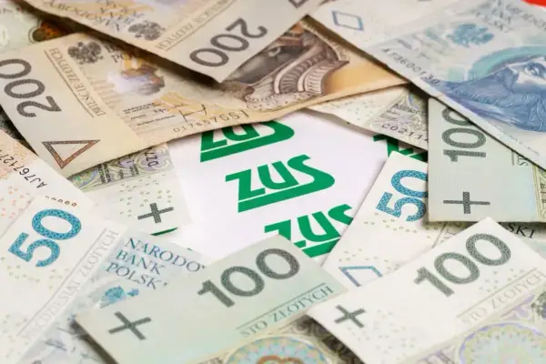 Polskie banknoty 50, 100 i 200 zł z zielonym logo ZUS.
