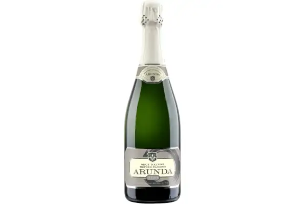 Bottiglia di spumante Arlunda Brut Nature Metodo Classico Zero. Il brut nature significato indica un vino secco, senza zuccheri aggiunti.