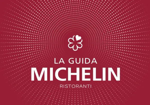 Logo La Guida Michelin con la scritta "MICHELIN RISTORANTI". Un simbolo di eccellenza per i ristoranti 3 stelle Michelin Italia.