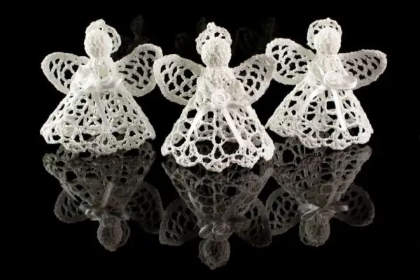 Szydełkowe ozdoby choinkowe: Instrukcja krok po kroku