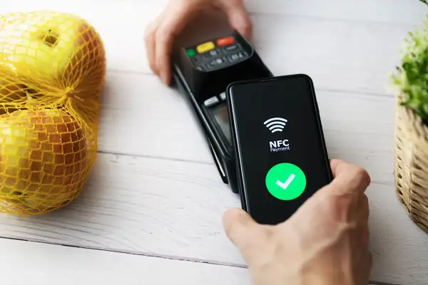 Jak płacić telefonem w mBank - proste metody i ważne wskazówki