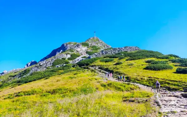 Giewont: najłatwiejszy szlak (6-7h). Jak pokonać łańcuchy?