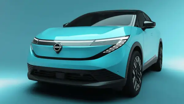 Przyszłość motoryzacji w kolorze błękitu. Nowy nissan leaf elektryczny z futurystycznym designem i innowacyjnym oświetleniem.