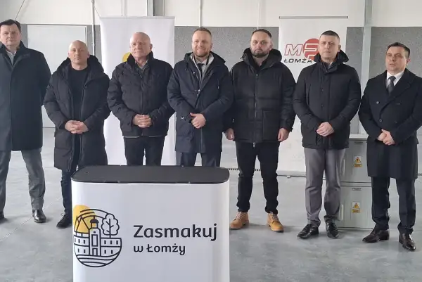 PlusBus Łomża: Gdzie dokładnie się zatrzymuje? Sprawdź adres!