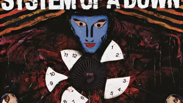 Okładka albumu System of a Down. Surrealistyczna grafika z niebieską twarzą, zegarem i abstrakcyjnymi kształtami.