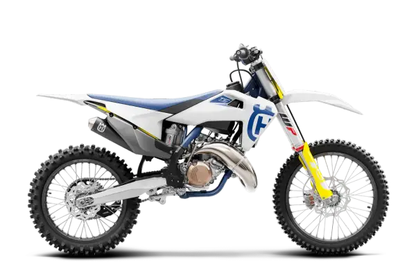 Motocykl Husqvarna TC 125 w białej i niebieskiej kolorystyce, widok z boku.