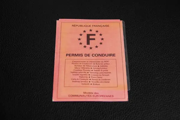 Permis de conduire français, modèle des Communautés Européennes. Une nouvelle étape pour la date nouveau permis de conduire.
