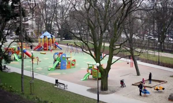 Park Żeromskiego: Plac zabaw otwarty! Literacka przygoda na Żoliborzu