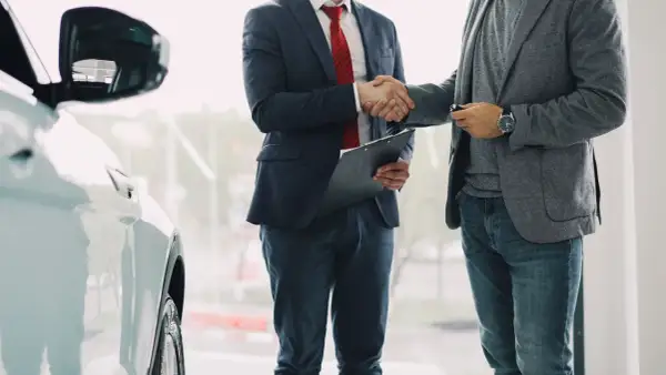 Leasing konsumencki czy leasing na firmę? Co jest tańsze?
