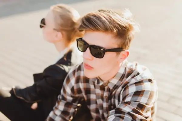 Co wyróżnia okulary Ray-Ban na tle innych marek?