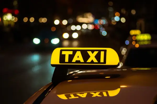 Po trasie czas na reset: legalna rozrywka online dla kierowców taxi