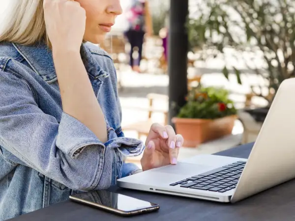Dlaczego użytkownicy oczekują coraz prostszego dostępu do usług online?