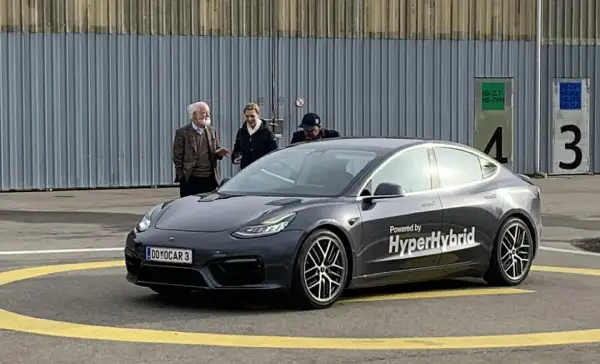 Czy Tesla jest na benzynę? Odkryj prawdę o samochodach elektrycznych