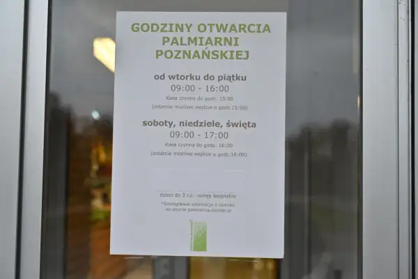 Godziny otwarcia palmiarni poznańskiej. Bilety można kupić do 15:00 w tygodniu i do 16:00 w weekendy.