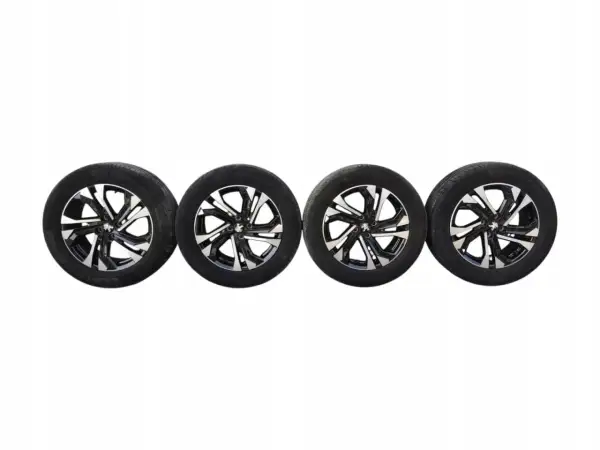 Cztery felgi z oponami Michelin, idealne do Peugeot 2008 GT, z dwukolorowym wzorem.