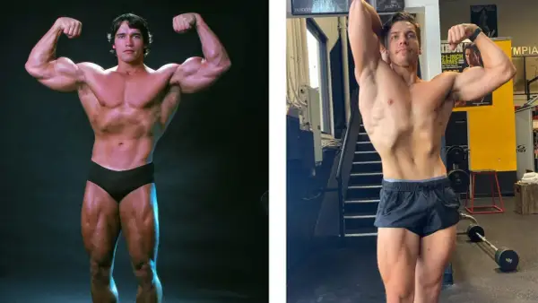 Arnold Schwarzenegger barn jämförs med en modern bodybuilder. Båda visar upp sina muskler i en klassisk pose.