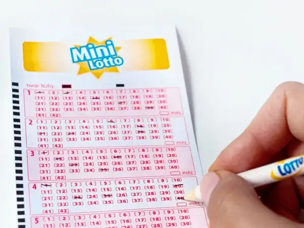 Na kuponie Mini Lotto zaznacza się liczby. W Lotto Plus losuje się 6 z 49 liczb.