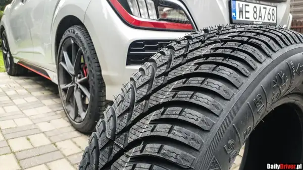 Bieżnik opony zimowej: 1.6 mm legalnie, ale 4 mm bezpiecznie