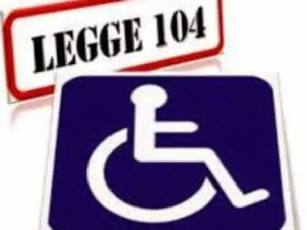 Simbolo disabilità e targa "LEGGE 104". Un promemoria per i diritti delle persone con disabilità, inclusi coloro con **asperger**.