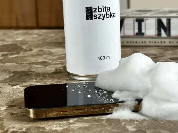 Czyszczenie telefonu z kurzu: Ile kosztuje i czy się opłaca?
