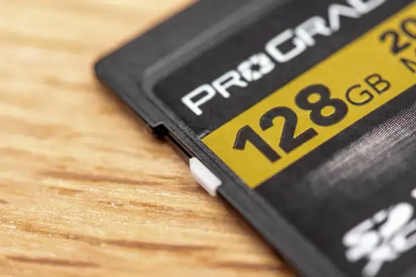 Karta pamięci 128 GB, idealna do aparatu Canon, gotowa na Twoje najlepsze ujęcia.