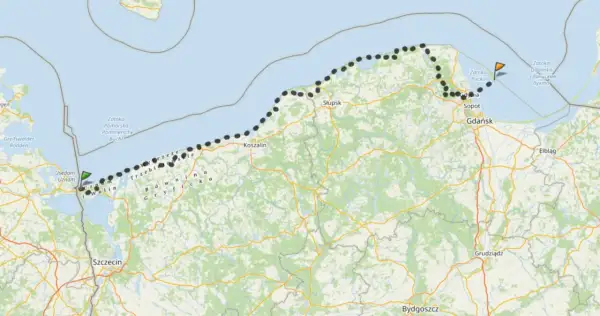 Mapa pokazuje przebieg szlaków długodystansowych w Polsce wzdłuż wybrzeża Bałtyku, od Świnoujścia po Zatokę Gdańską.