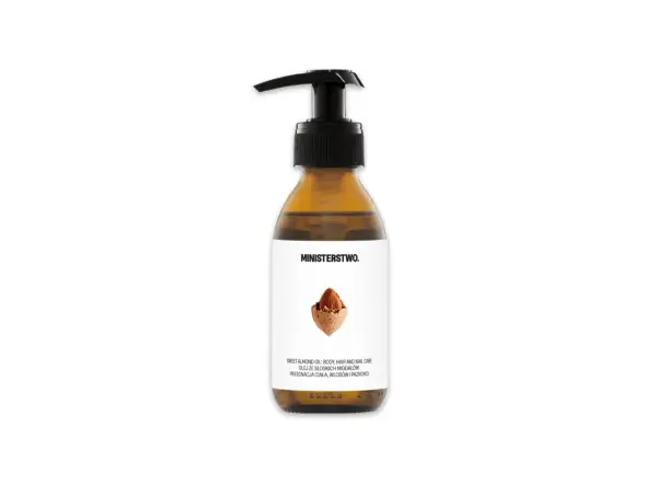 Bursztynowa butelka z pompką zawiera olej ze słodkich migdałów (prunus amygdalus dulcis oil) do pielęgnacji ciała, włosów i paznokci.