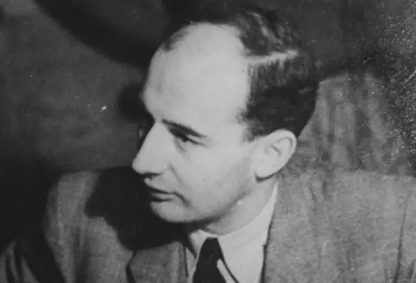 Raoul Wallenberg, en svensk diplomat och hjälte, vars judiska insatser räddade tusentals liv under Förintelsen.