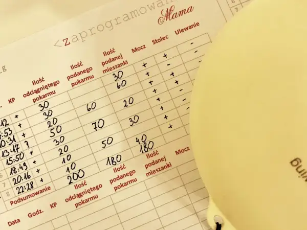 Laktacja po cesarce: Kiedy mleko i jak ją rozkręcić?