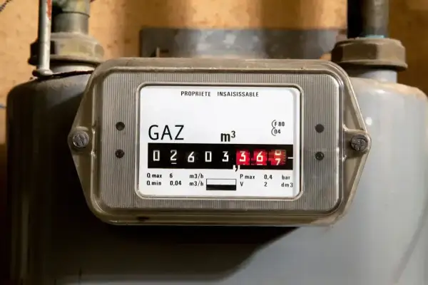 Gazomierz z widocznym licznikiem zużycia gazu. Wartość wskazuje 260336.9 m³. To urządzenie jest kluczowe dla rozliczeń z Tauron gaz.