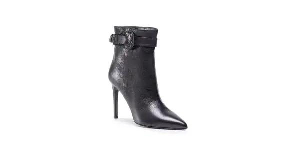 Tronchetti neri in pelle Patrizia Pepe con tacco alto e fibbia decorativa. Eleganza e stile per ogni occasione.