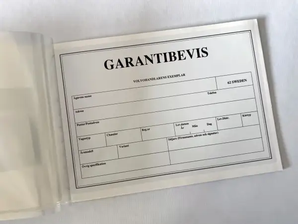 Garantibevis för bil, med fält för ägarens namn, adress, chassinummer och övrig specifikation. En viktig del av bilens servicebok.