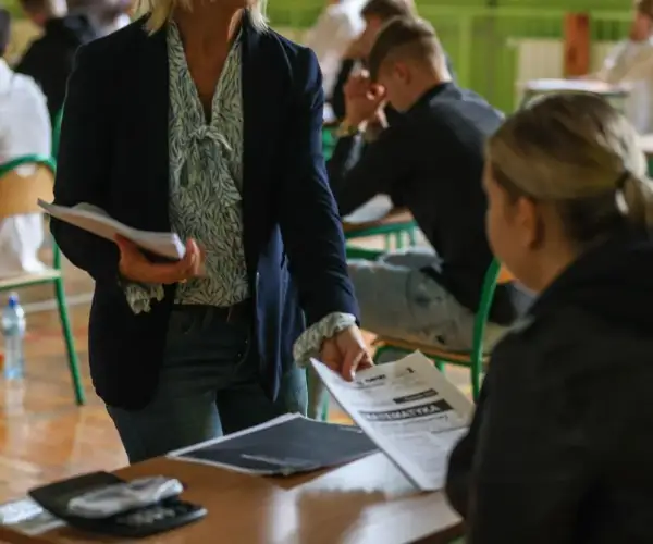 Co trzeba zdawać na fizjoterapie? Kluczowe wymagania maturalne