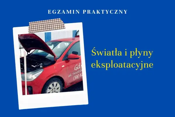 Czerwony Kia Rio z otwartą maską, przygotowany do egzaminu praktycznego. Sprawdzane są światła i płyny eksploatacyjne.